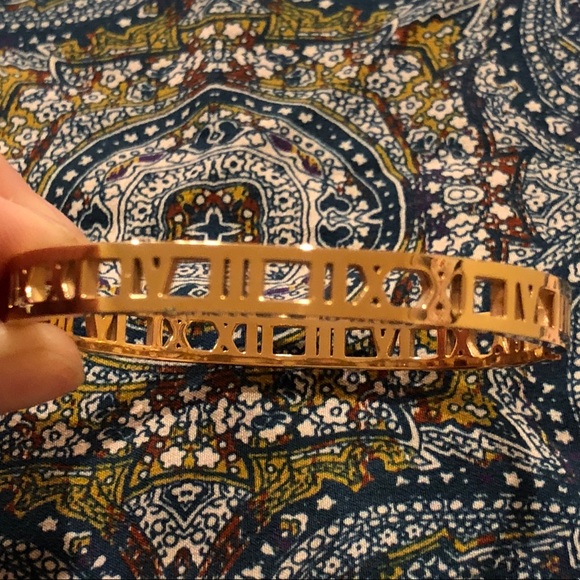 Rose gold Roman numeral cuff - Picture 8 of 8